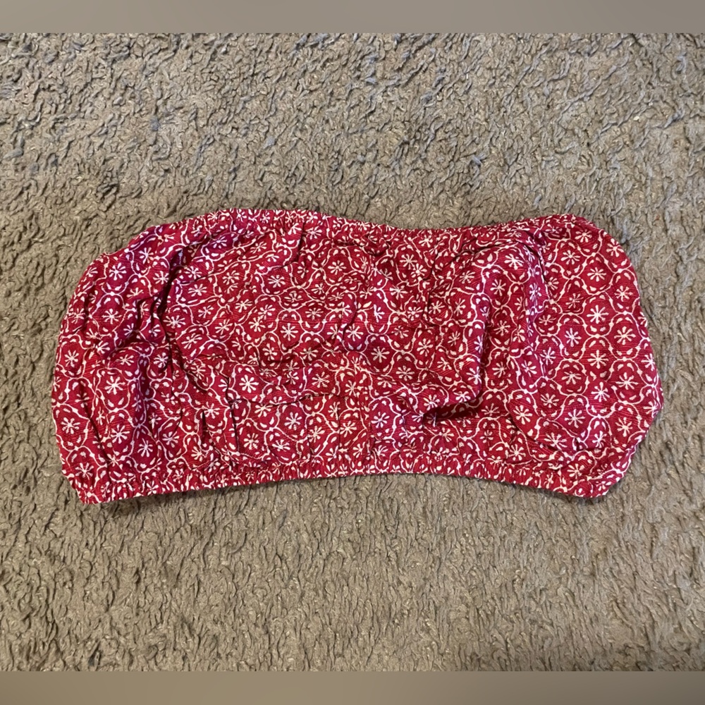 Urban Outfitters red and white floral cropped top bandeau size medium